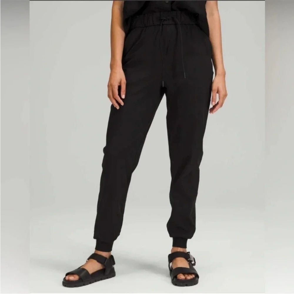 Lululemon Stretch High-Rise Jogger Black size 4